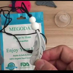 Megoday gray and white feather teething necklace